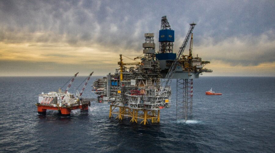 A field with reserves of more than 60 million tons of oil has been discovered in the Caspian